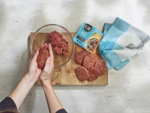 6.07.2 MEZEAST Kofta bil-siniyah Rezept Schritt 2