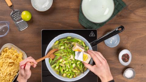 MAGGI Helle Sauce nach Art Hollandaise zugeben