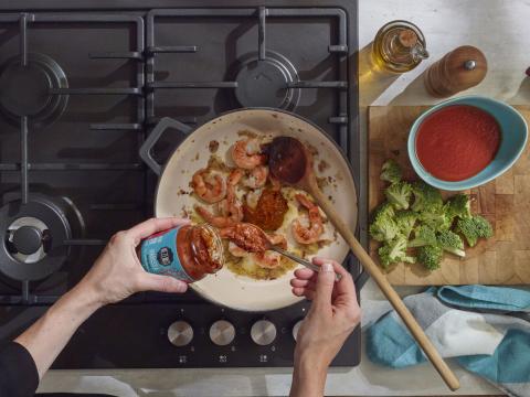 6.14.2 Rezept MEZEAST Tagliatelle mit Garnelen und Harissa Brokkoli Schritt 2