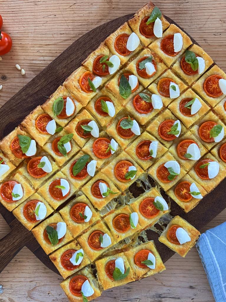 BUITONI_ZEUR_EN_ThisCallsForBuitoniH1_CapresePuffPastry_Image_3x2