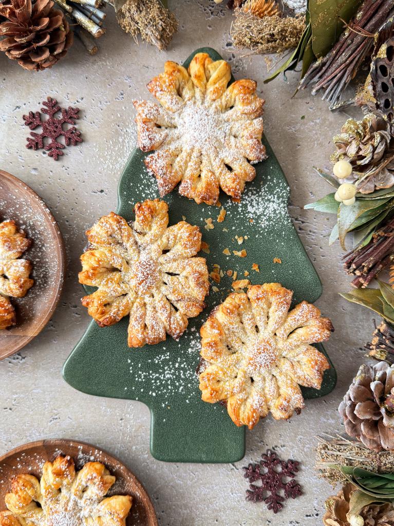 Schneeflocken aus Blätterteig 4-5