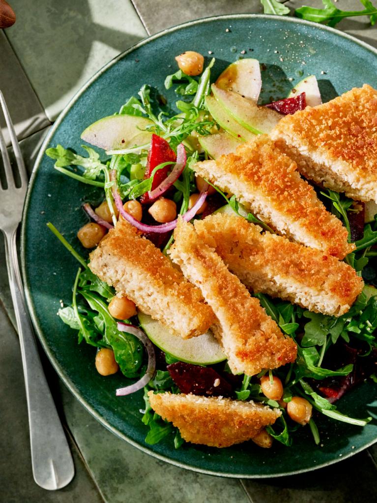 Crispy Salad with Green Apple, Chickpeas and Vegan Schnitzel