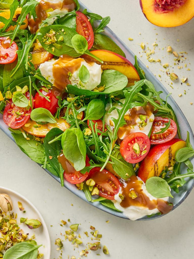 Pfirsich- und Burrata-Salat mit THOMY Balsamico Salatsauce