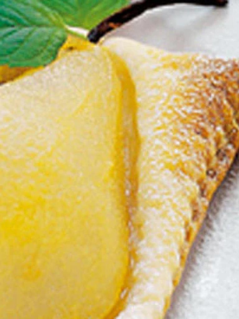 Gâteaux aux poires fourrés aux noix juteuses