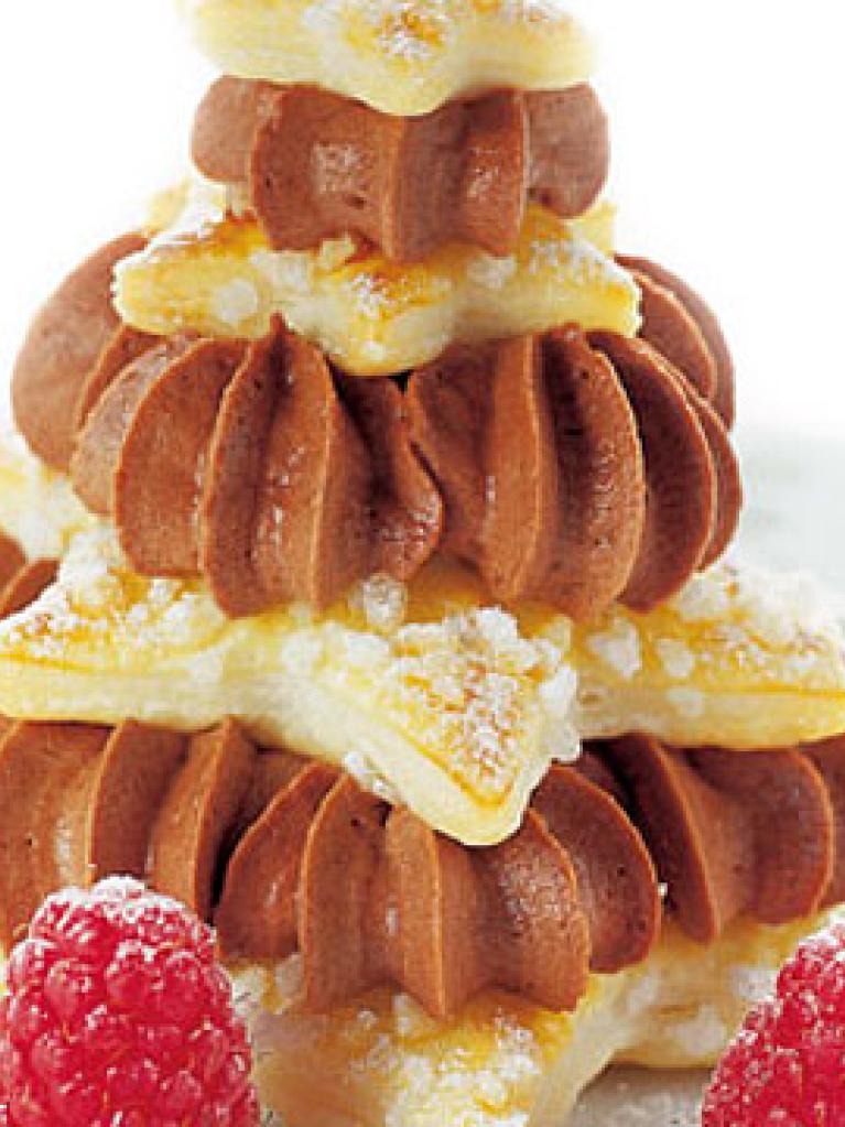 Weihnachtliches Schokoladenmousse-Feuilleté