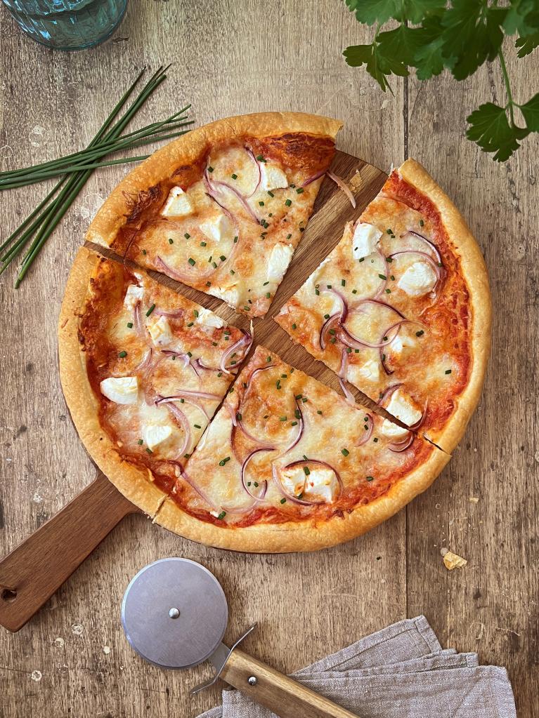 BUITONI_ZEUR_EN_ThisCallsForBuitoniH1_FourCheeseOnionPizza_Image_4x5