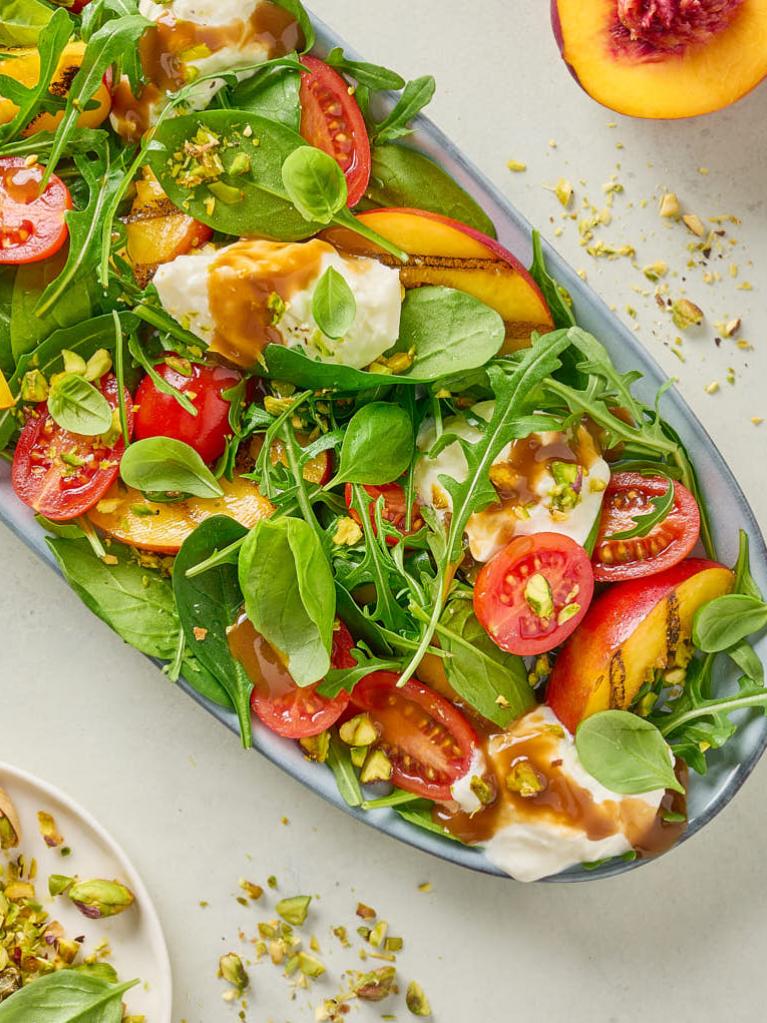 Salade de pêches et burrata avec sauce à salade Balsamico THOMY