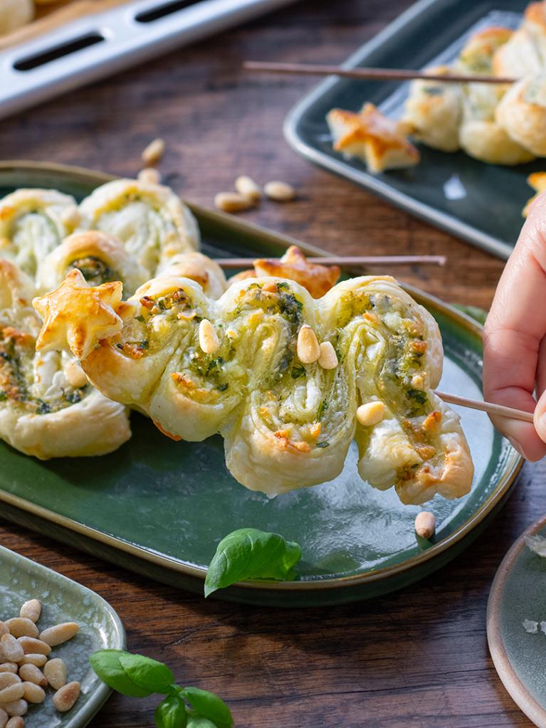 Sapins en pâte feuilletée au pesto