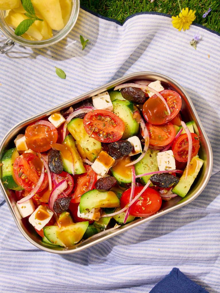 Griechischer Salat mit THOMY Balsamico Salatsauce