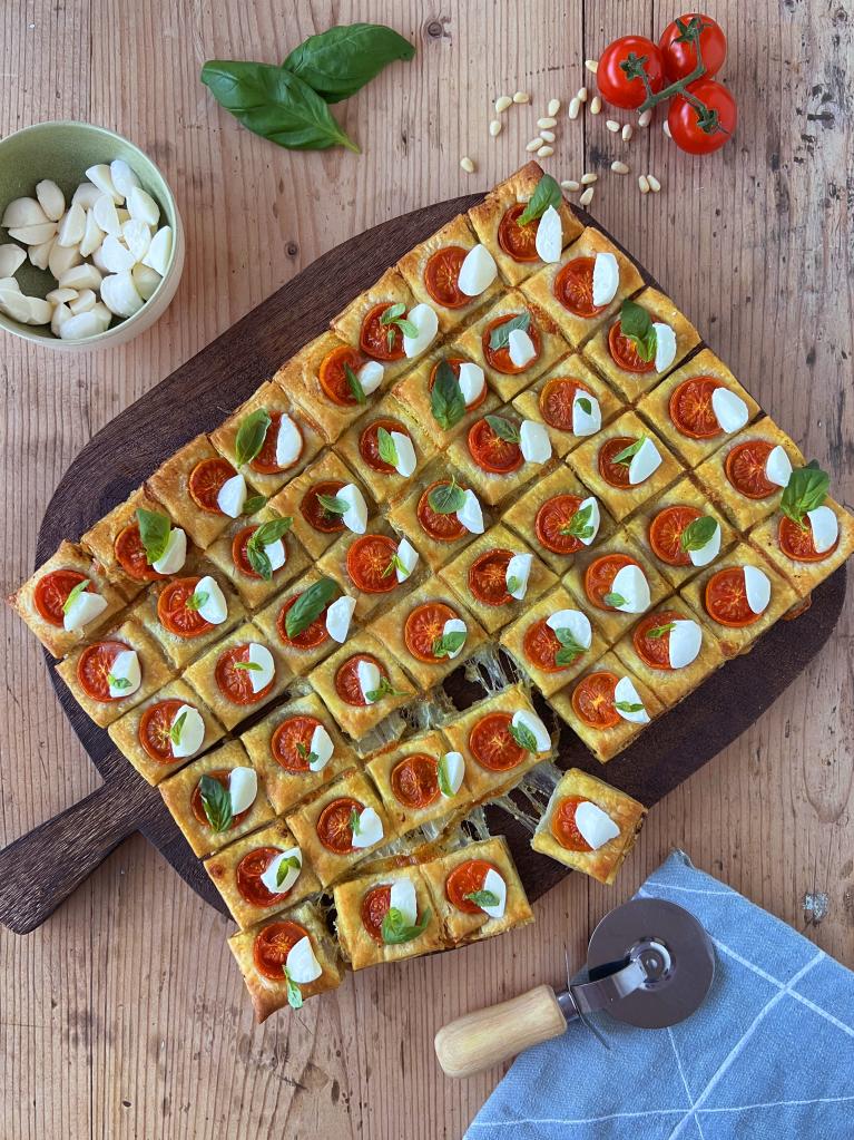 BUITONI_ZEUR_EN_ThisCallsForBuitoniH1_CapresePuffPastry_Image_2x3