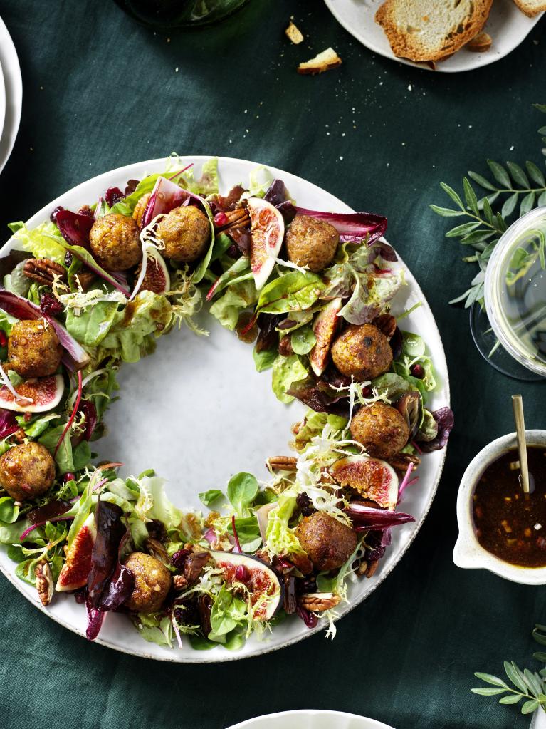 Wreath Salad with Falafel