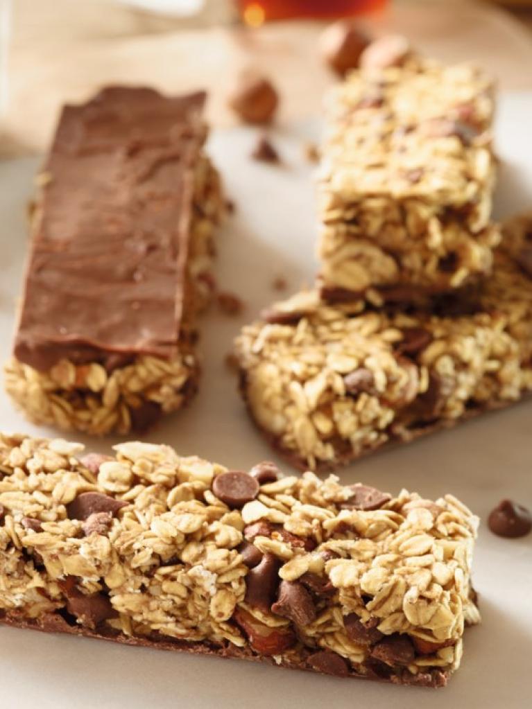 Barres de céréales à l'avoine, noisettes, banane et pépites de chocolat