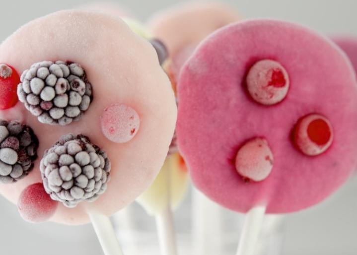 Lollipops with fruit