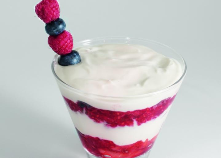 yoghurt with berries