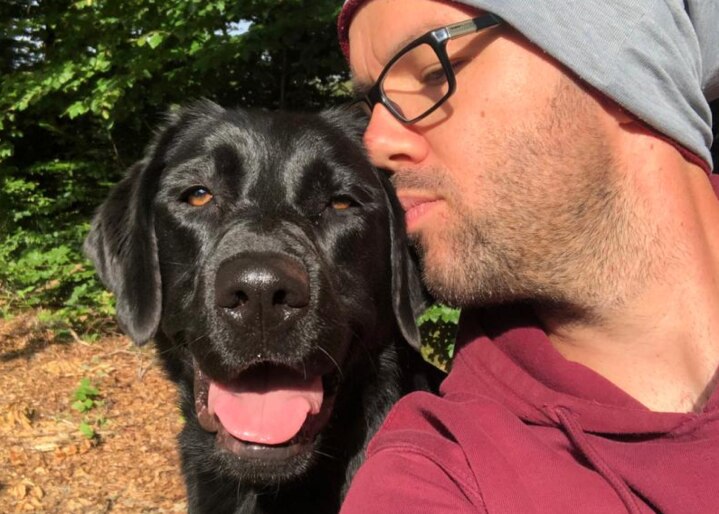 Blindenhund mit Herrschen