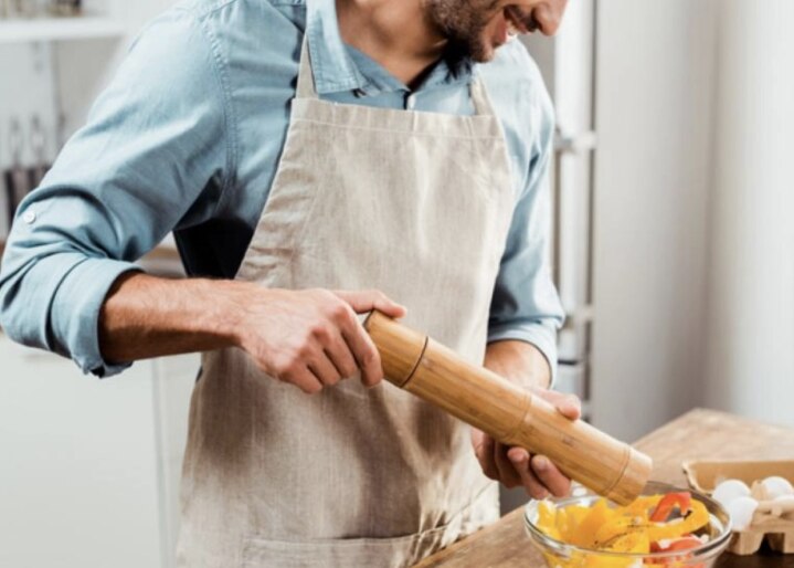 L'homme fait la cuisine