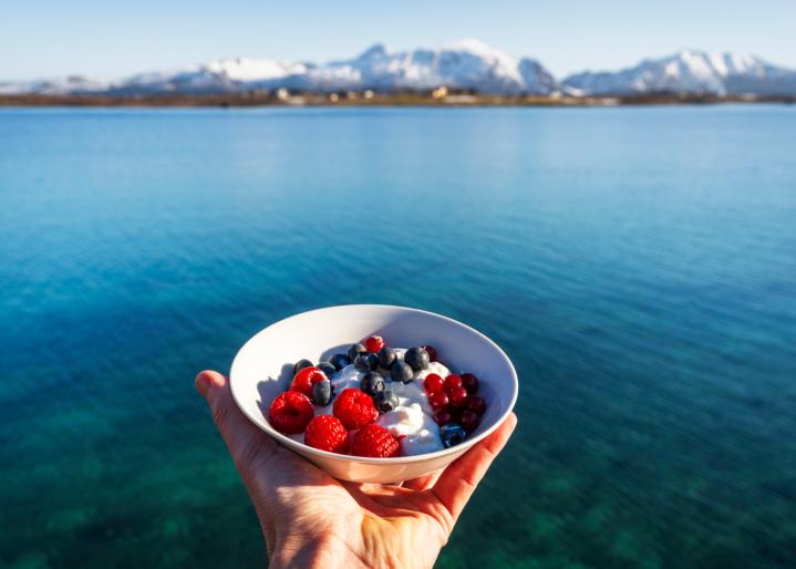Obstschale an einem See