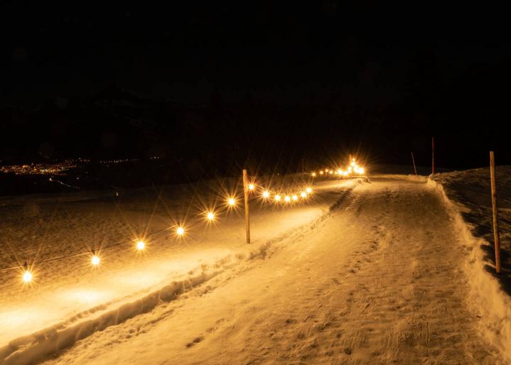 Laternenweg im Winter