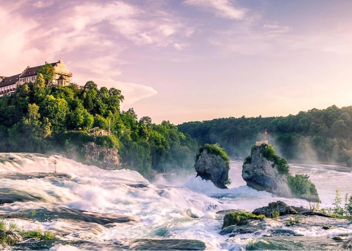 Haus und wildes Wasser