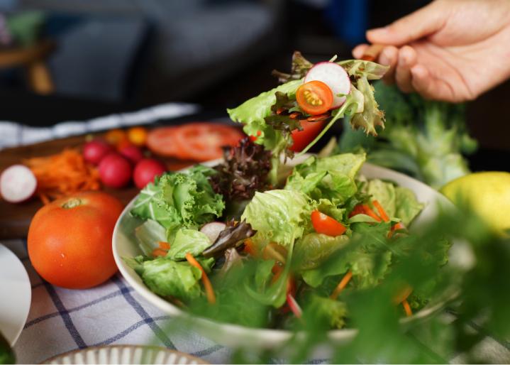 Salade-melangee-avec-vinaigrette