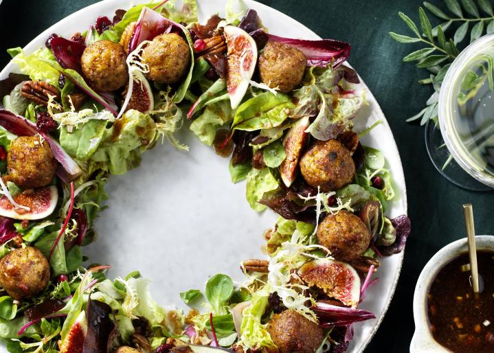 Wreath Salad with Falafel